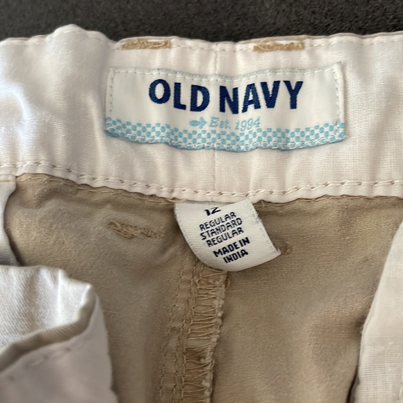 Old navy women’s khaki shorts - Picture 2 of 4